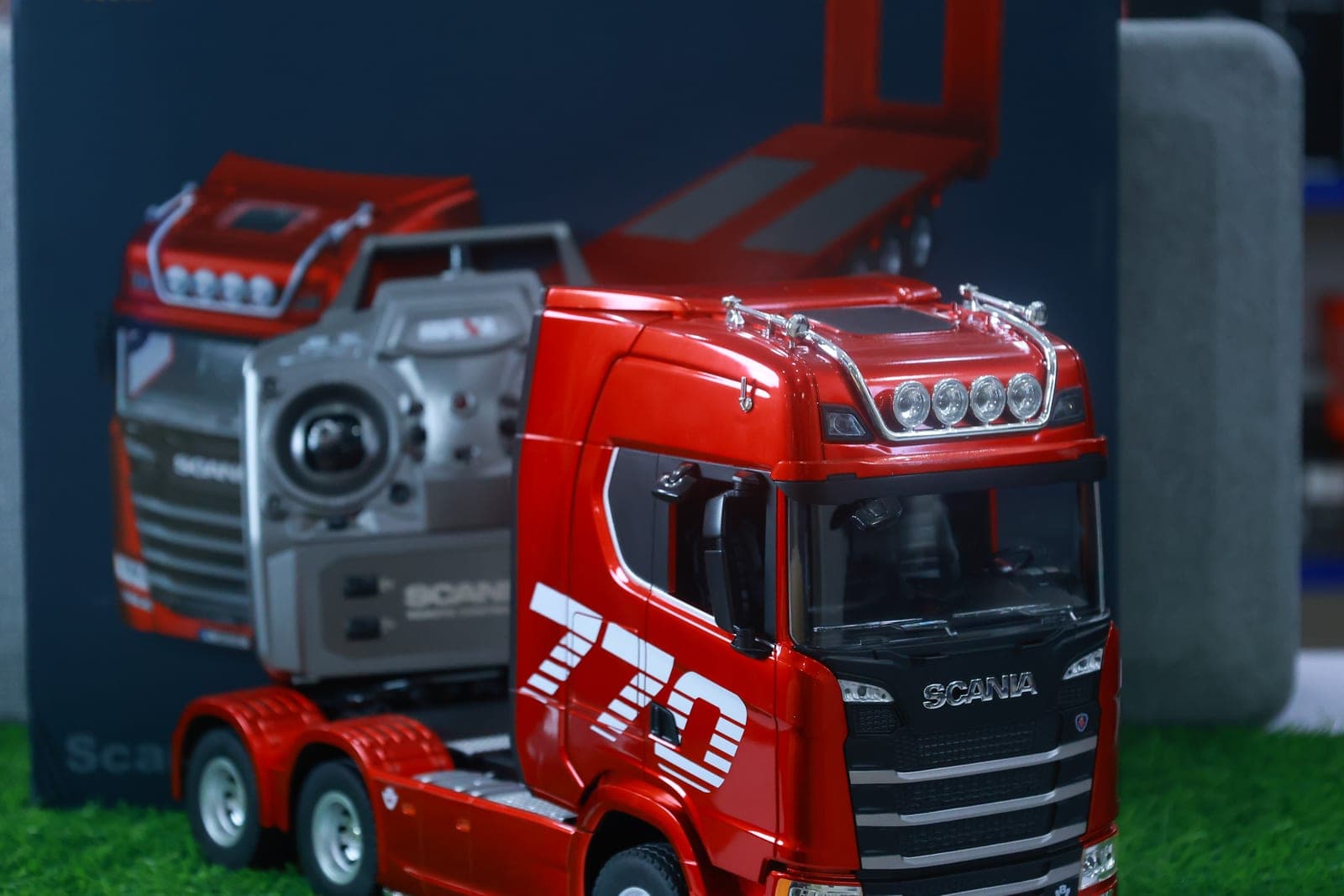 Huina 1501 Scania 770S 1:18 RC Tractor + Flatbed Trailer – 19CH, RTR — view 3