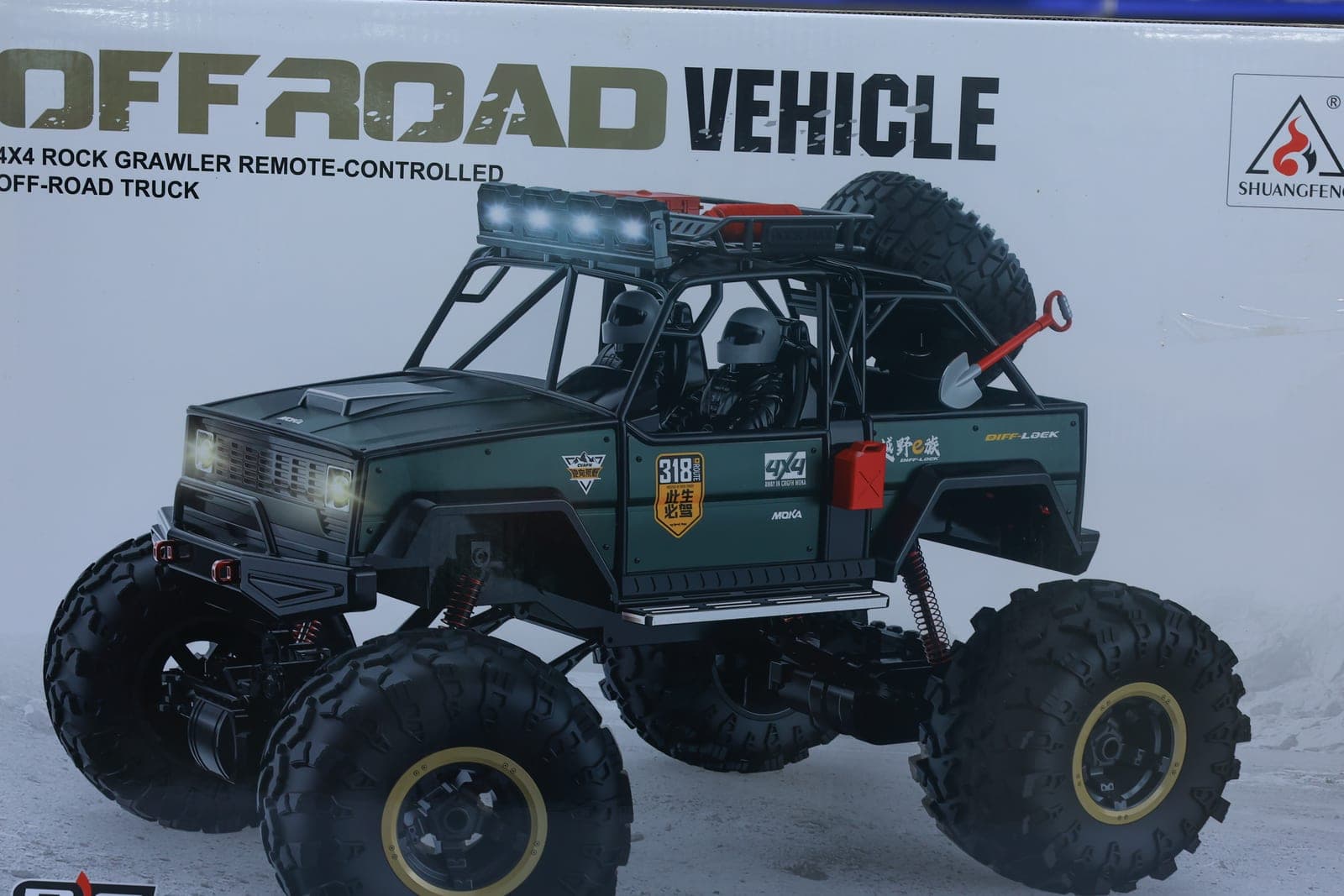MOKA 4x4 Rock Crawler 1:8 — Dark Green, LED Light Bar — view 2