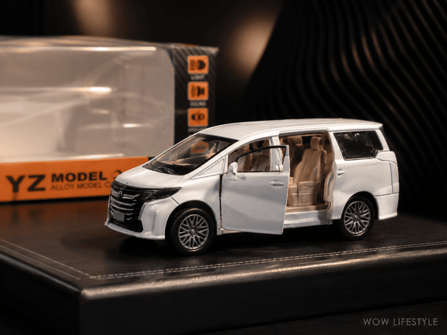 YZ Model 1:32 Alloy Minivan — Light, Sound, Opening Doors, Pull-Back, 3+ — view 4